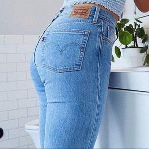 Levi’s light wash jeans